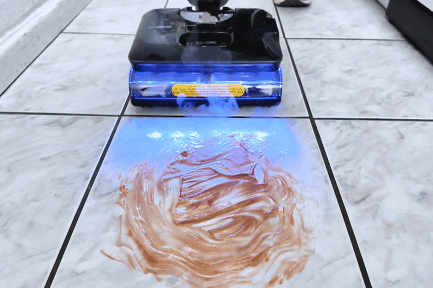 Tineco Prime Day Angebote mit Floor One S9 Artist Steam Pro auf einem Küchenboden